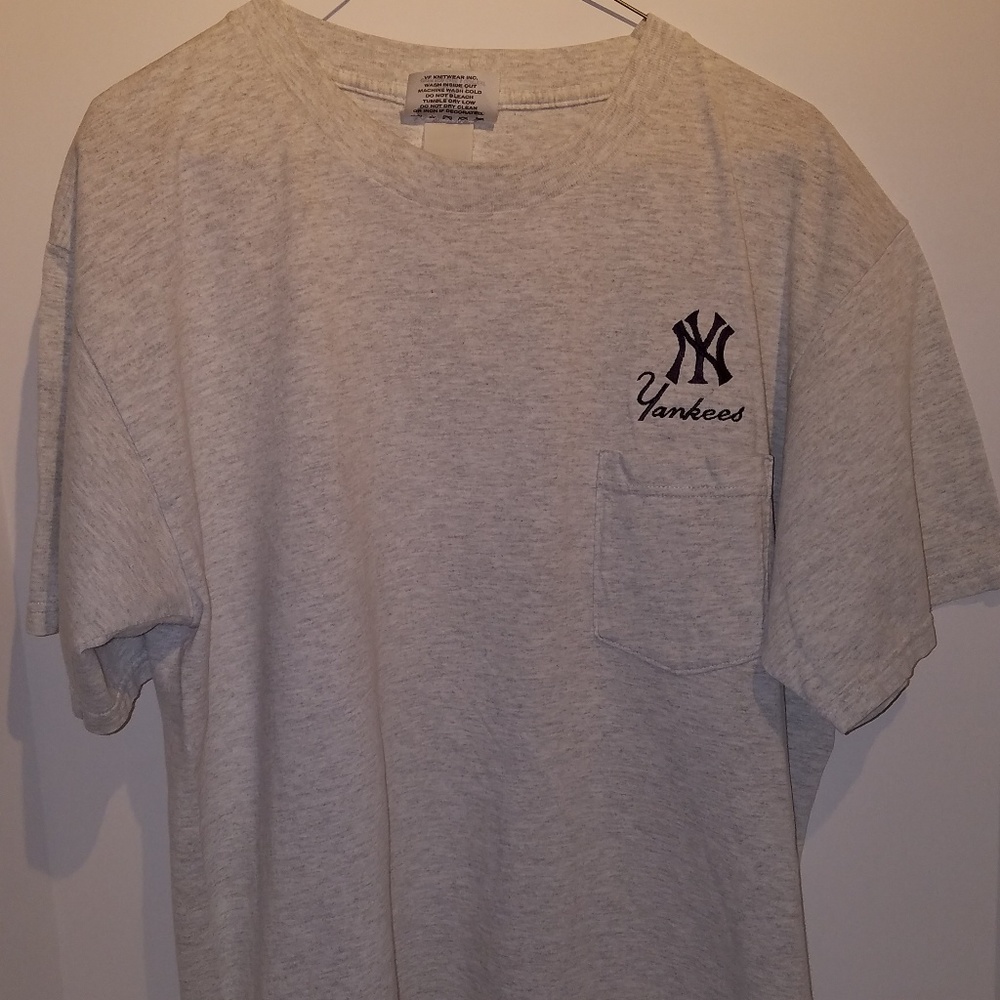 New York Yankees Large Gray Short Sleeve Shirt